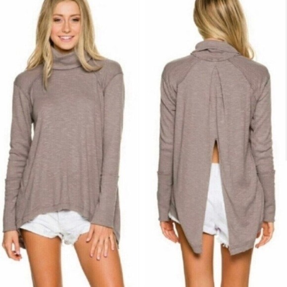 We The‎ Free Pull Over Turtle Neck Split Back Top Size Medium - Picture 1 of 13